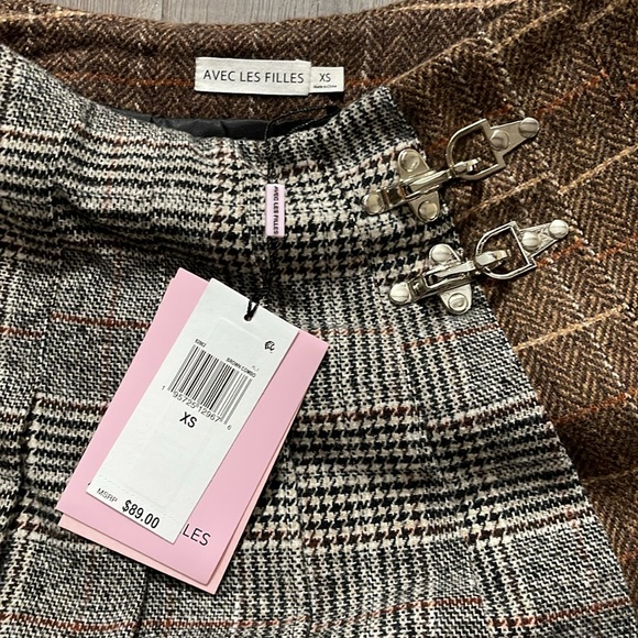 Avec Les Filles Mixed Plaid Pleated Mini Skirt - Picture 6 of 10